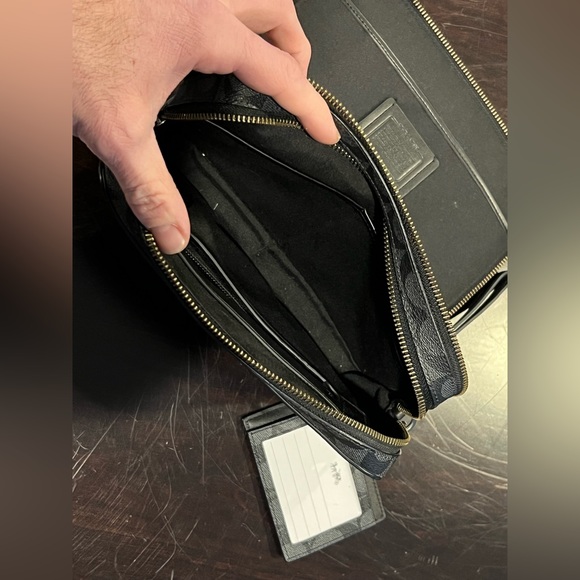 Coach Wristlet & Wallet Pre-Owned - Picture 4 of 6